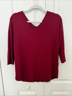 Tahari Maroon V-Neck Long Sleeve Top